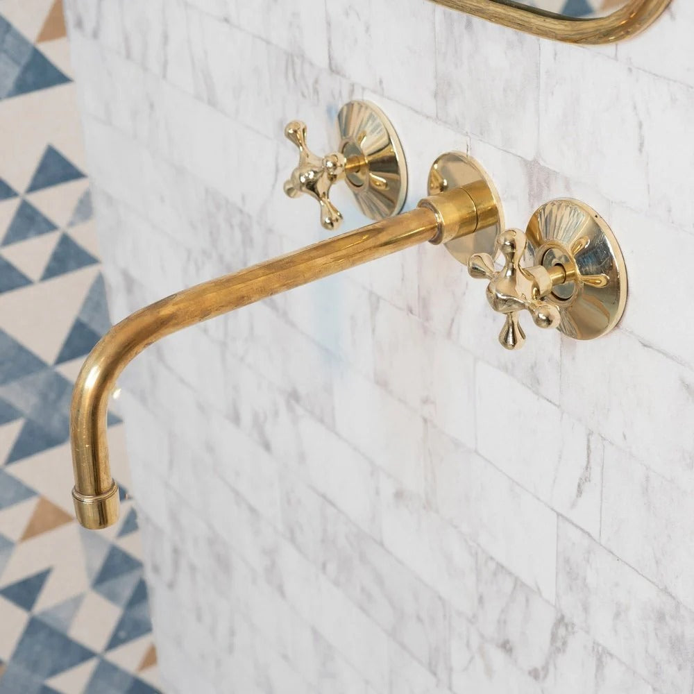 Elegant Vintage Brass Wall-Mounted Faucet
