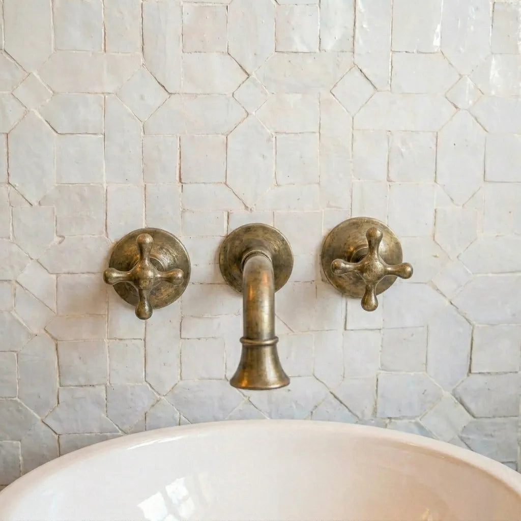 Classic European Vintage Brass Bathroom Wall Faucet