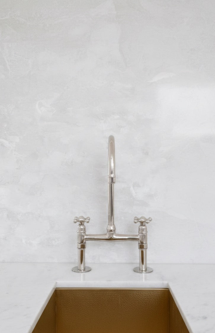 Luxury Brass Kitchen Faucet with Undermount Brass Sink