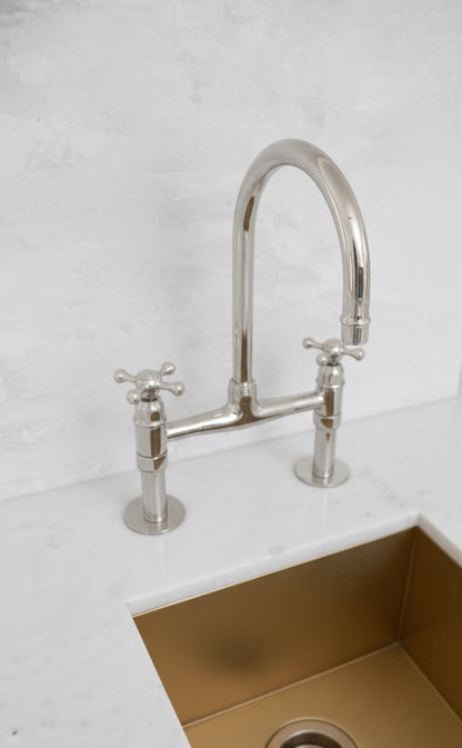 Luxury Brass Kitchen Faucet with Undermount Brass Sink