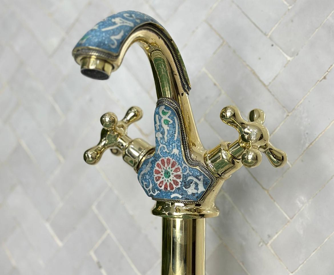 ARTISAN BRASS VESSEL SINK FAUCET – HANDCRAFTED BATHROOM TAP WITH COLORFUL RESIN ACCENTS - Brasska
