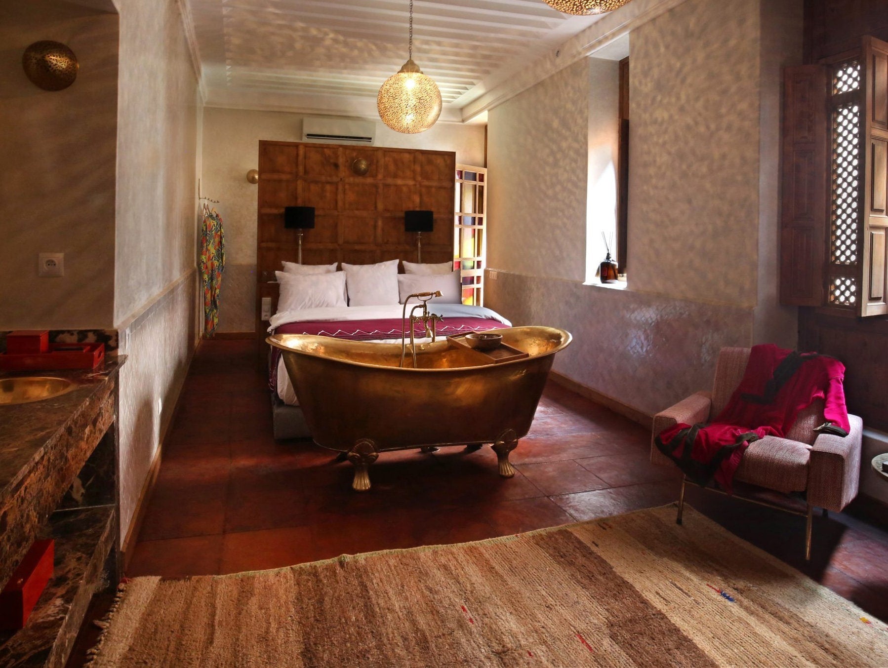 Artisanal Clawfoot Brass Bathtub - Brasska