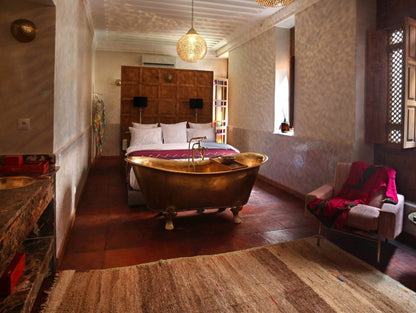 Artisanal Clawfoot Brass Bathtub - Brasska