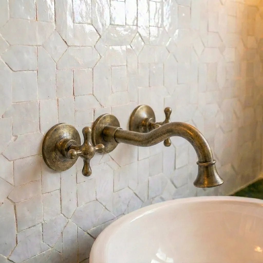 Classic European Vintage Brass Bathroom Wall Faucet - Brasska