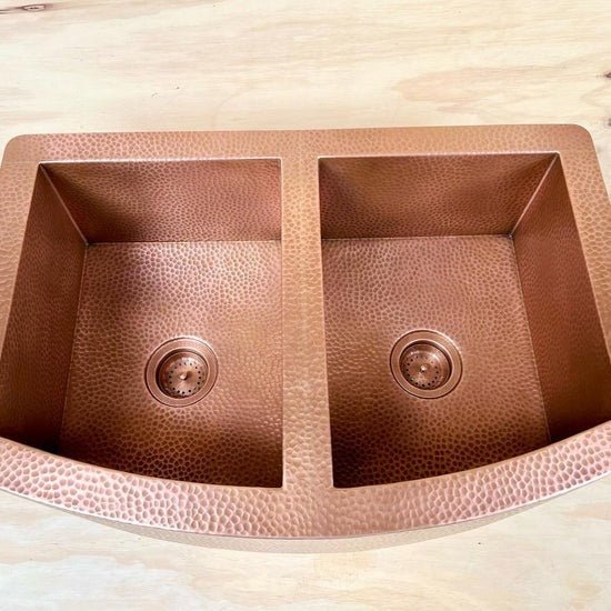 Handmade Copper Double Bowl Farmhouse Sink with Integrated Drainboard – Hammered Finish - Brasska