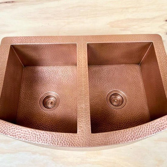 Handmade Copper Double Bowl Farmhouse Sink with Integrated Drainboard – Hammered Finish - Brasska