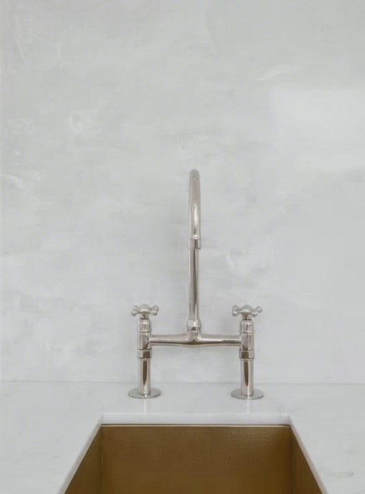 Luxury Brass Kitchen Faucet with Undermount Brass Sink